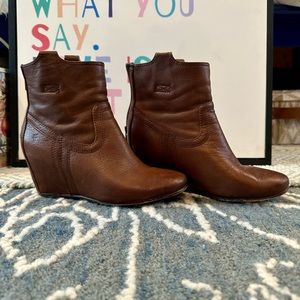 GUC Frye Carson Indiana hidden wedge booties